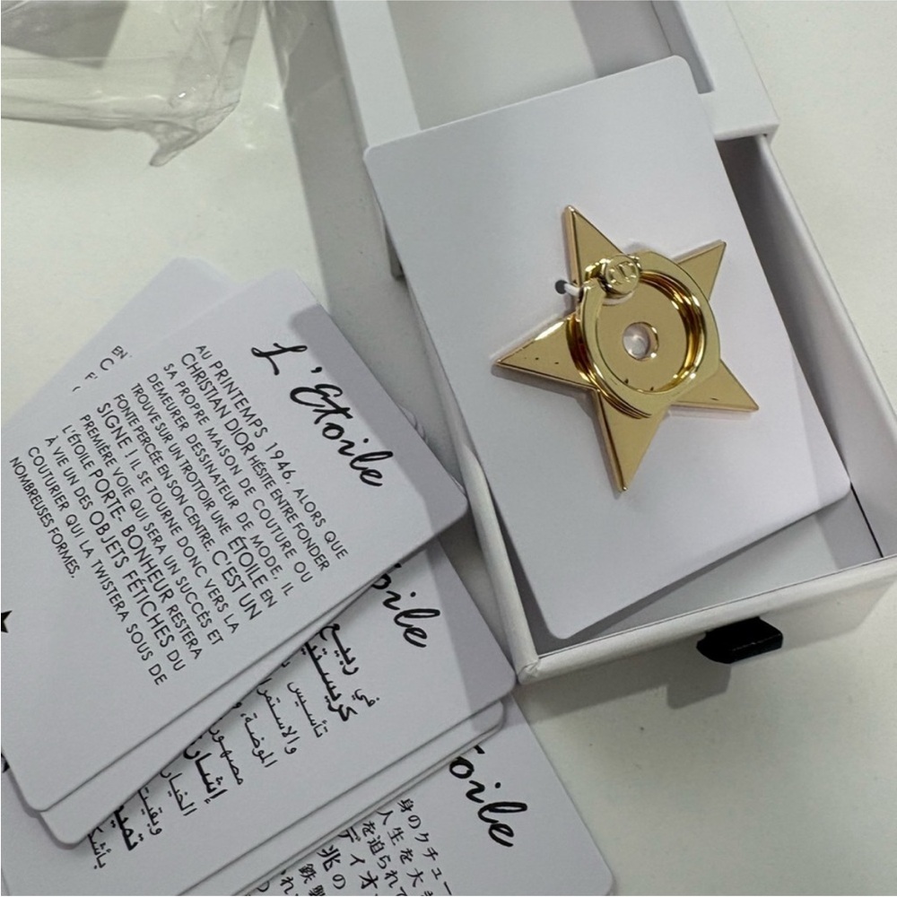 Dior gift Gold Star phone ring - Picture 4 of 8